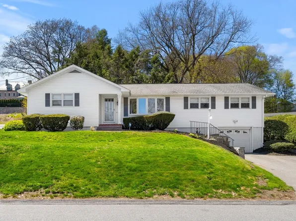 105 Starr Ave, Lowell, MA 01852