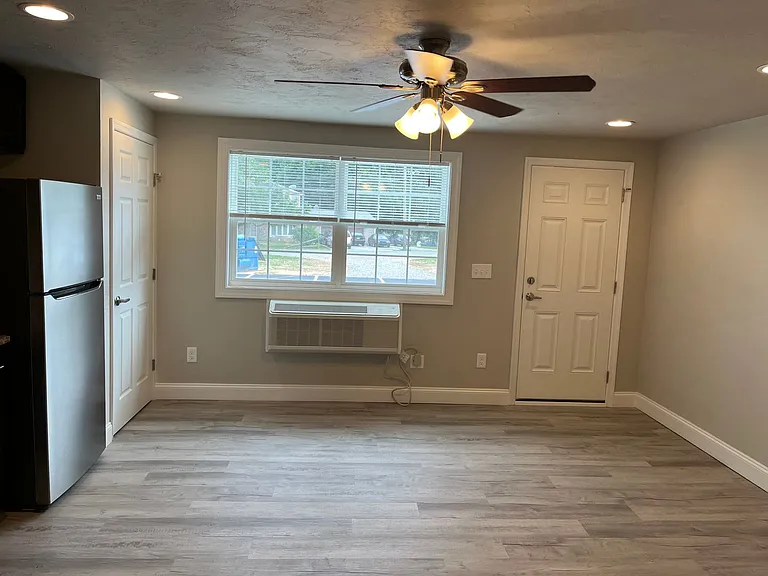 Salem Run Apartments - Phase 1 — Photo 26