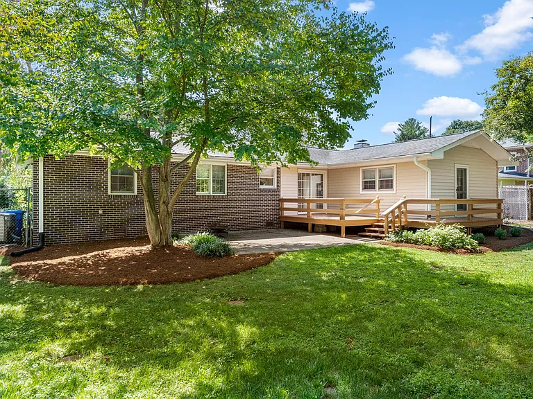 1111 Cherokee Dr — Photo 13