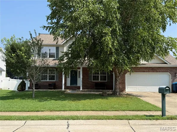 8009 Austin Dr, Troy, IL 62294