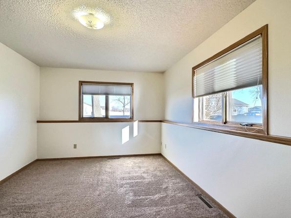 2021-2231 N Kimball St, Mitchell, SD 57301
