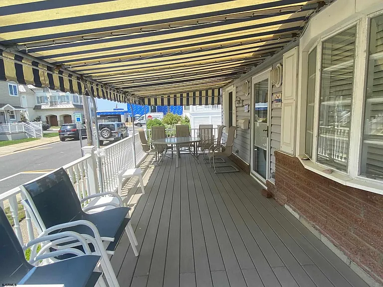 135 N Woodcrest Ave — Photo 12