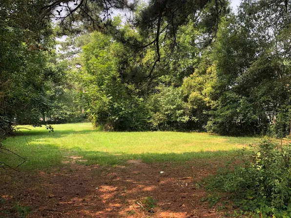 76 Spring St, Lavonia, GA 30553