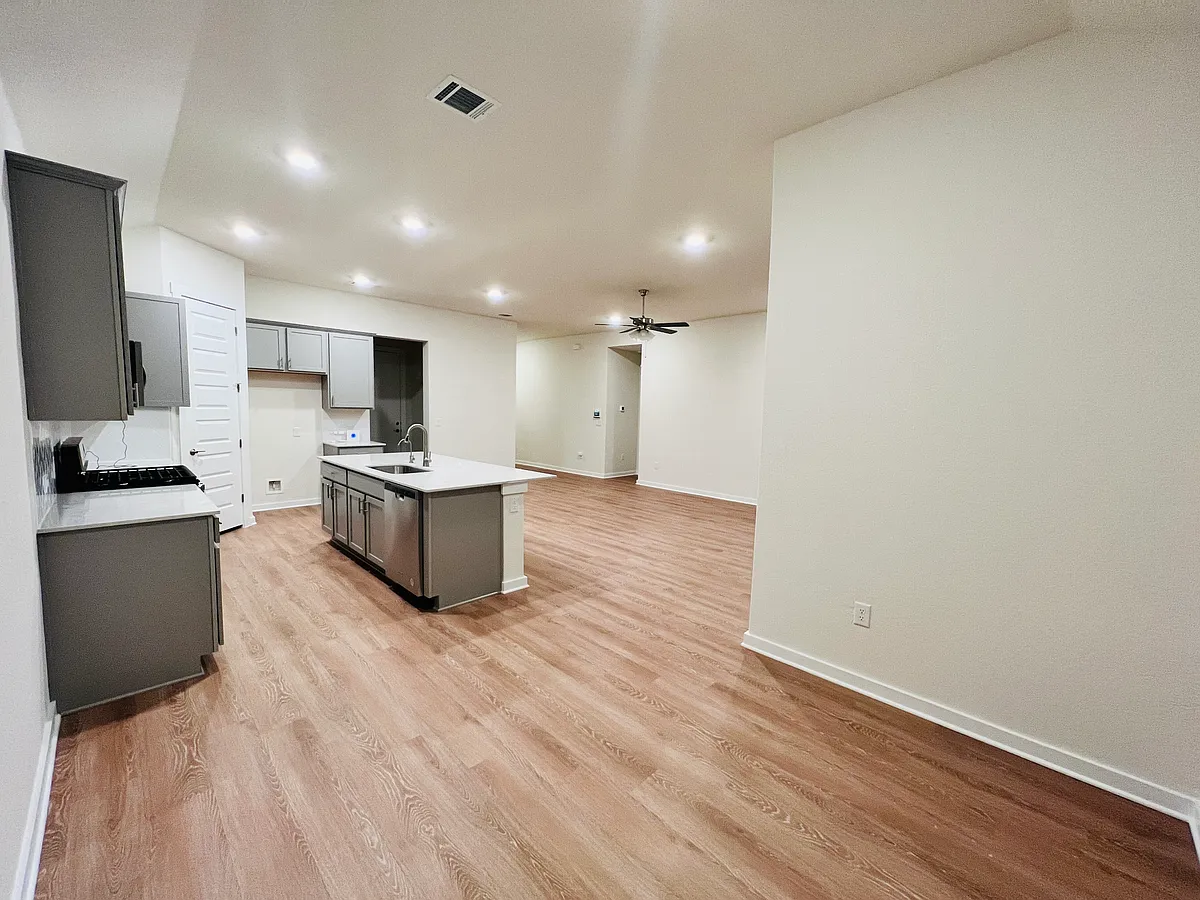Building Photo - 2021 Centerline Ln