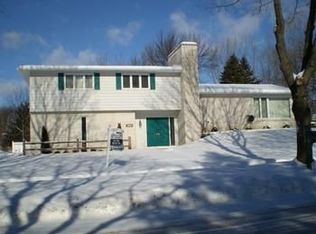 208 Hunters Rdg, Midland, MI 48640