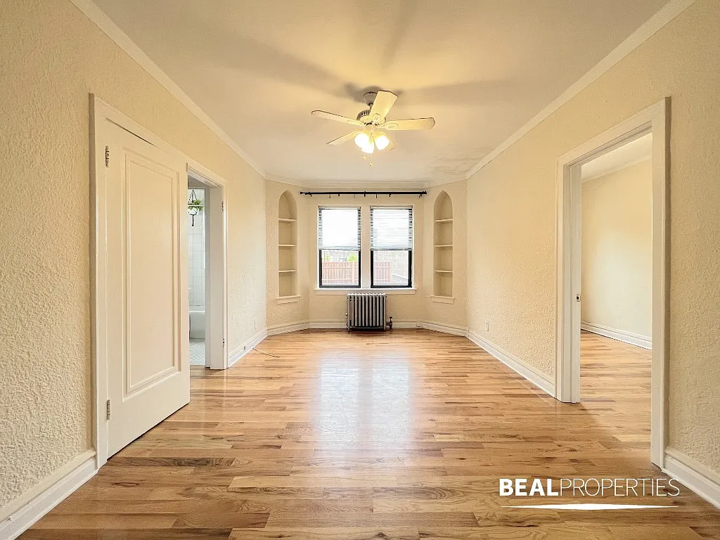 4829 N Damen Ave — Photo 3
