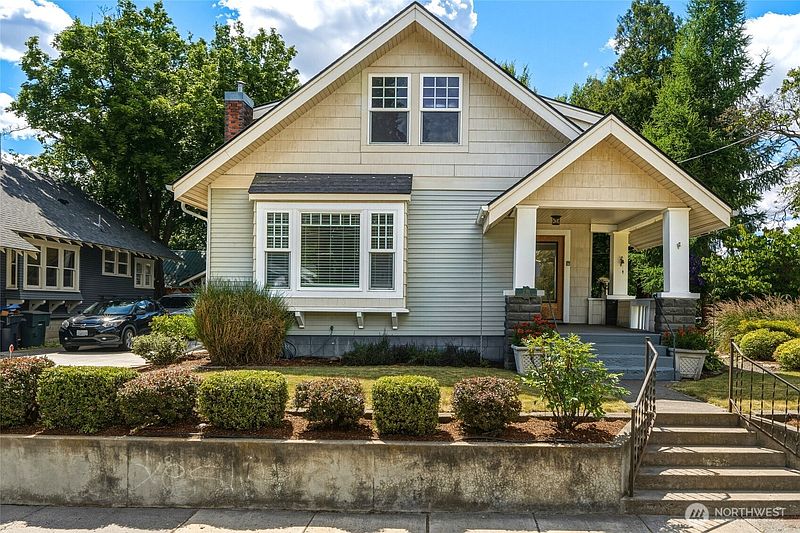2nd image of 241 N Bellevue Avenue