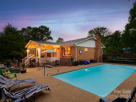 4th image of 2401 Glenheath Dr