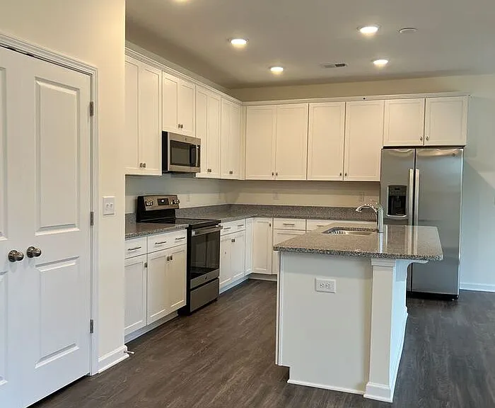 6039 Haddington Dr — Photo 7