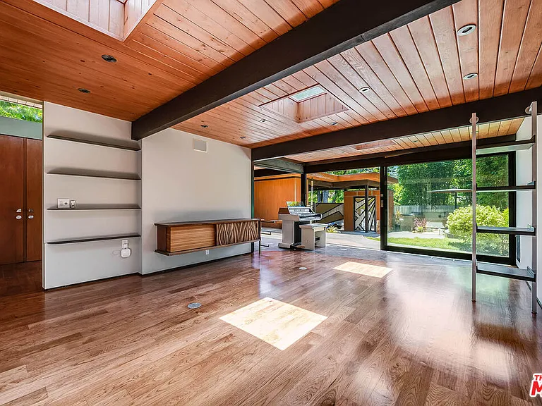 22277 Buena Ventura St — Photo 20