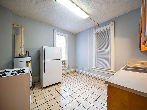 3rd image of 250 1/2 W 5th Ave #R