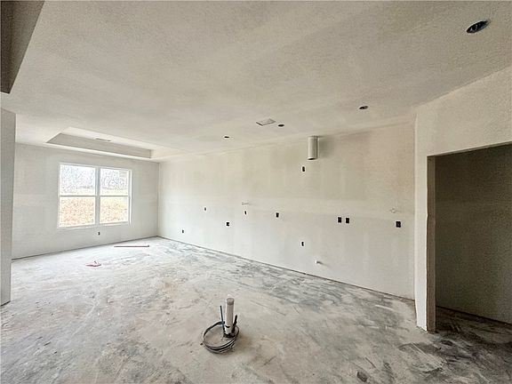 3rd image of 206 Jenna Ln