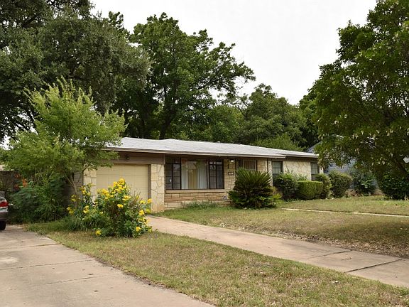 3rd image of 371 Sutton Dr