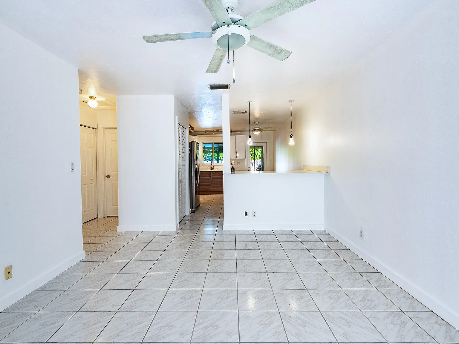 2 bed, 1.0 bath, 825 sqft, $2,200 — Photo 3