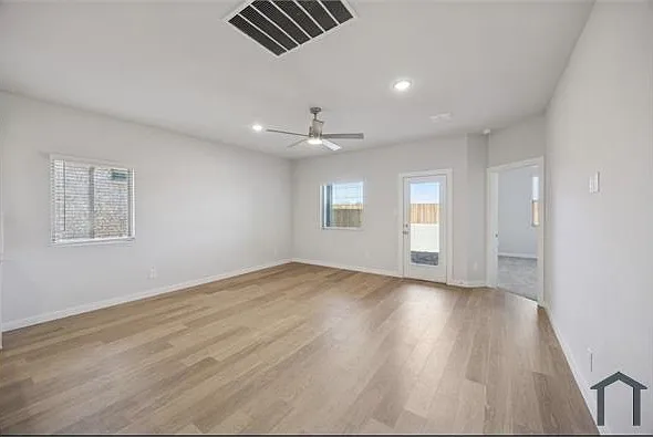 517 Green Gables Dr — Photo 4