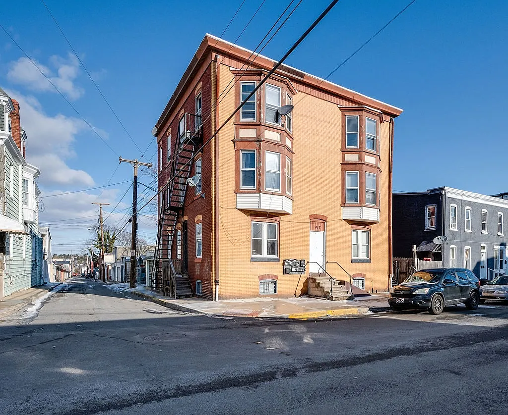 1 bed, 850 sqft, $1,050 — Photo 2
