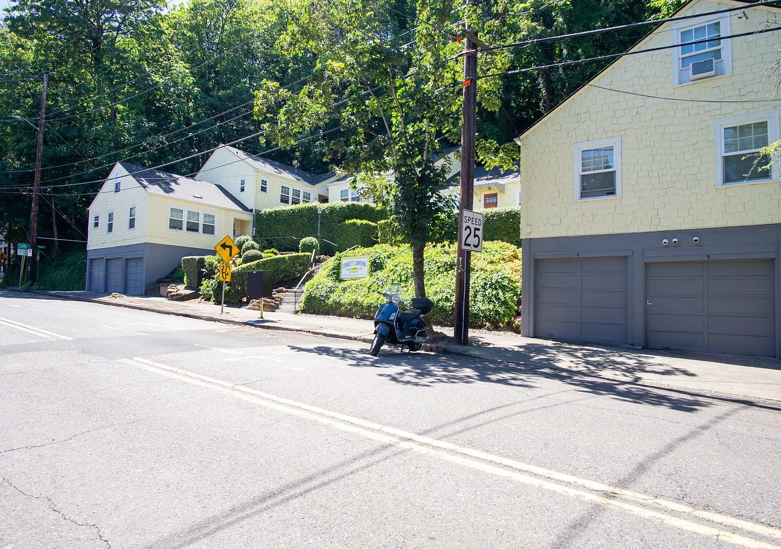 John's Landing Charmer: H/W Floors, Close to OHSU, Pet-Friendly! — Photo 1