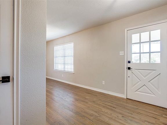 4th image of 220 N Town East Blvd