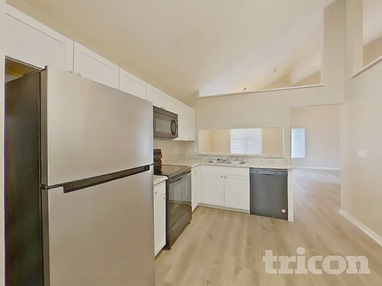 1330 Gangplank Dr — Photo 7