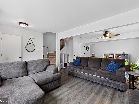 4th image of 92 Forest Ct