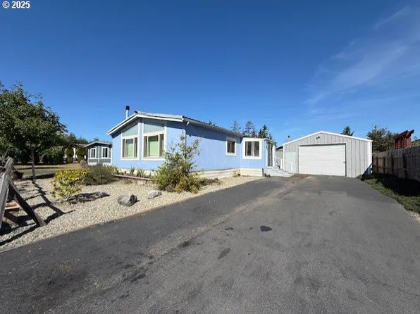 2930 Knott Ter, Coos Bay, OR 97420