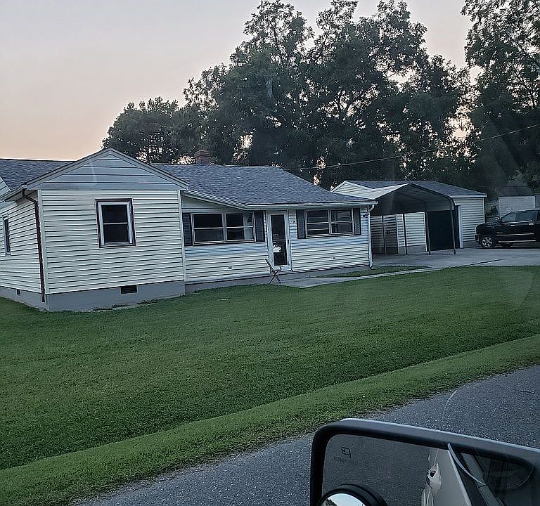 1st image of 207 Snowberry Ln