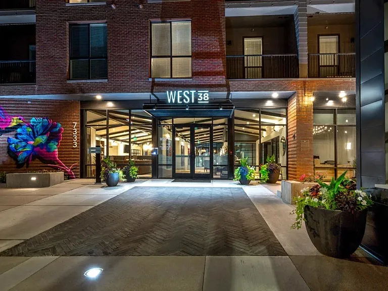 West 38 — Photo 17