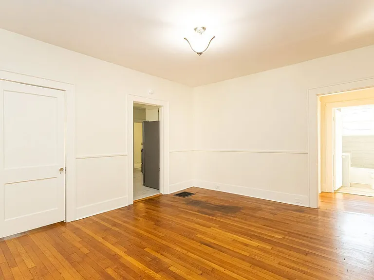 1705 Bennett Ave — Photo 8