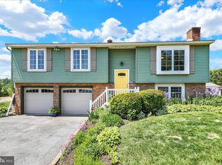 925 Hearthstone Ln, Sinking Spring, PA 19608
