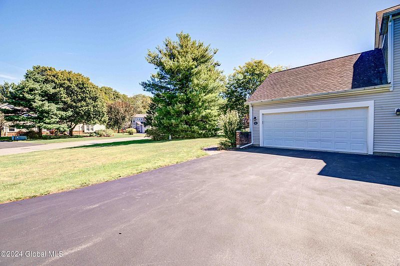 3rd image of 94 Killarney Drive