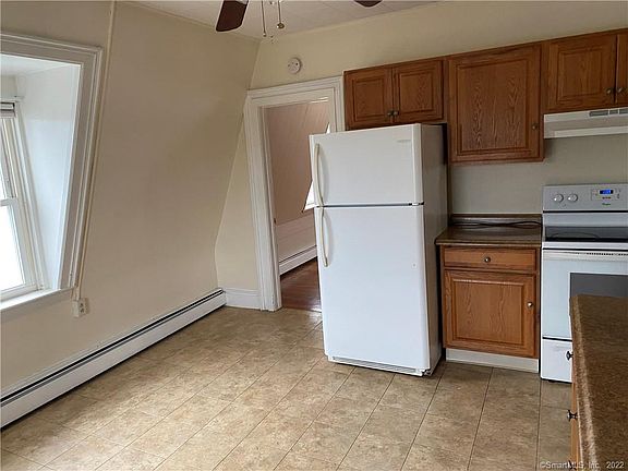 3rd image of 32 Huntington St Floor 3