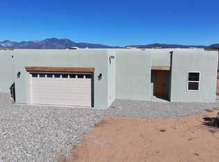 10 Colty Rd, Ranchos De Taos, NM 87557