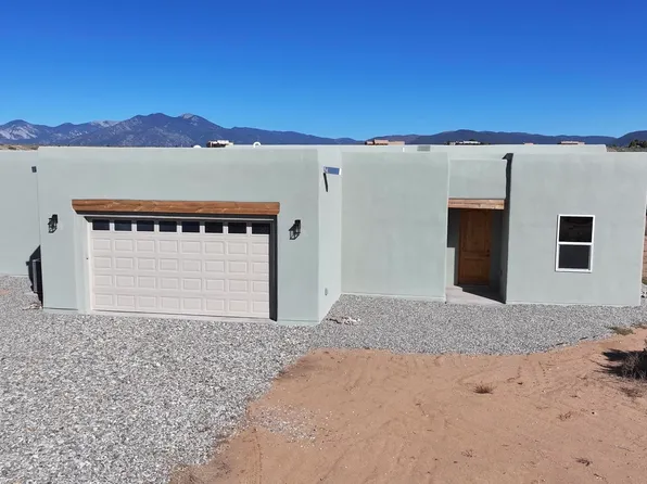 10 Colty Rd, Ranchos De Taos, NM 87557