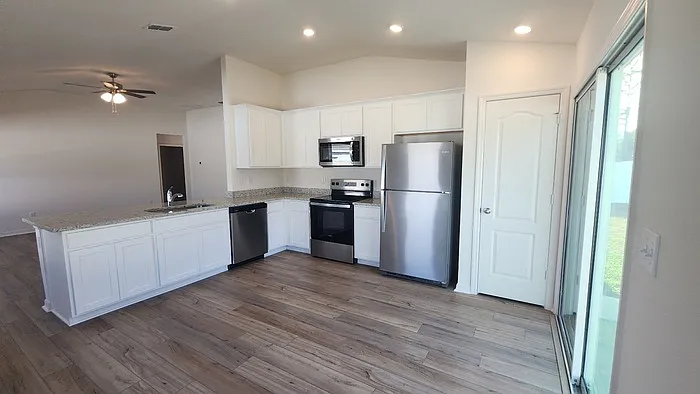 3 bed, 2.0 bath, 1211 sqft, $1,765 — Photo 4