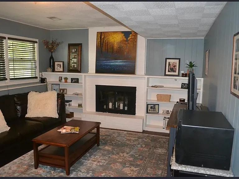 1057 N Gretchen Ln — Photo 10