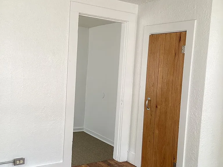 217 S Avenue J — Photo 16