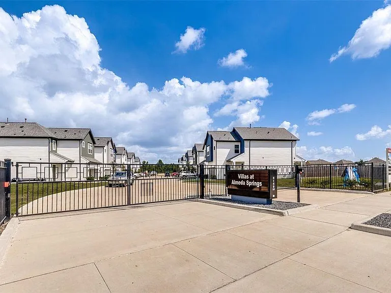 13130 Perennial Springs Dr — Photo 19