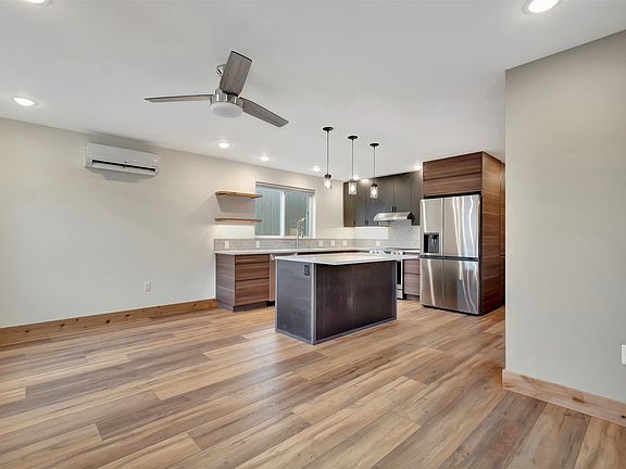4th image of 1043 Kemp St
