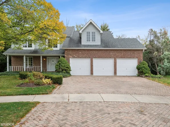 1017 Williamsburg St, Westmont, IL 60559