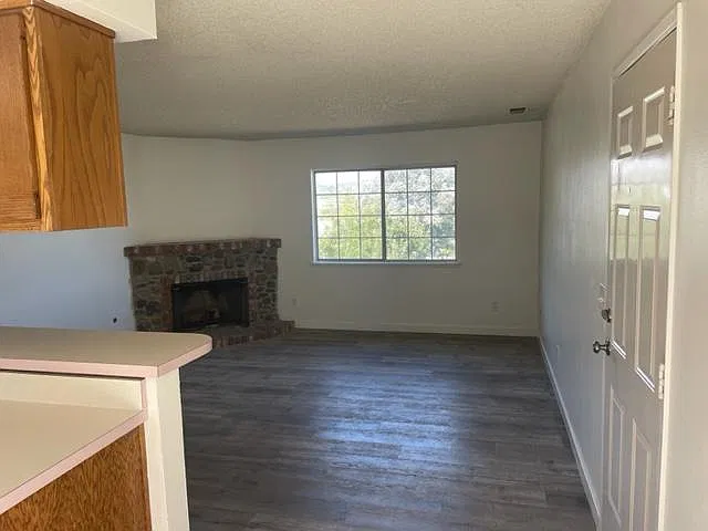 2 bed, 650 sqft, $2,800 — Photo 2