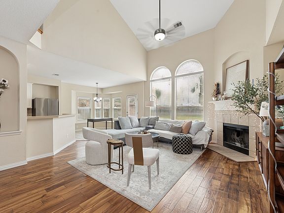 2nd image of 5909 Vineyard Ln