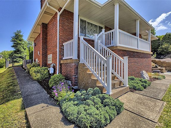 2nd image of 25 Lynn Lee Dr