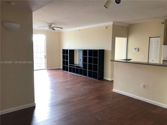 2nd image of 504B-1900 Van Buren St #504B