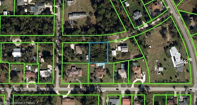 2nd image of 1213 Pine Tree Cir