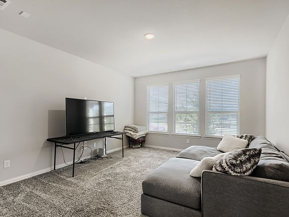 5th image of 2401 Muirfield Dr