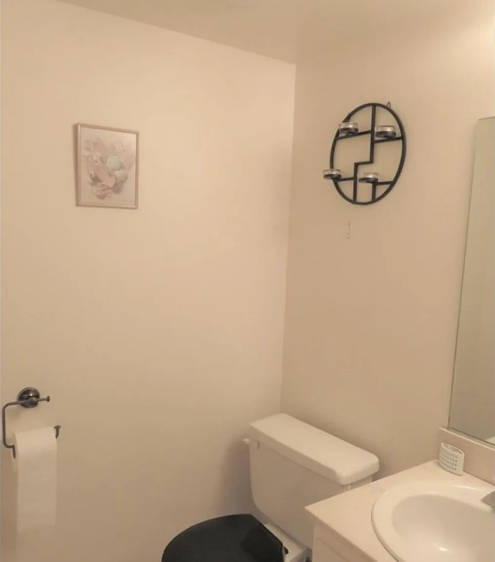 130 Royal Pl — Photo 2