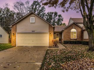 9042 Pine Cove Dr, Whitmore Lake, MI 48189