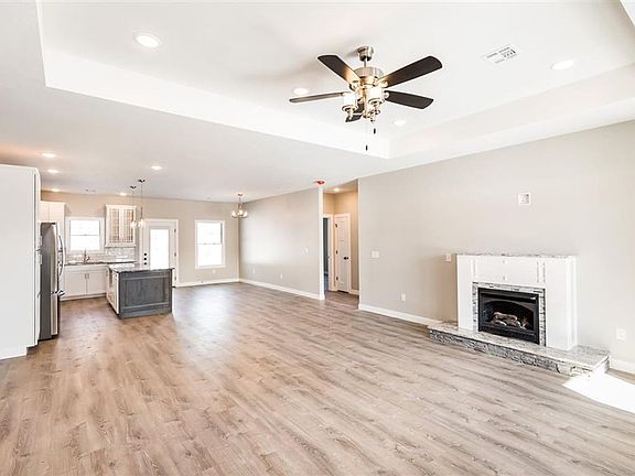 3rd image of 1616 Lariat Ln