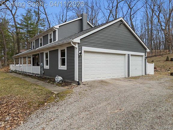 3rd image of 2477 Spruce Rdg