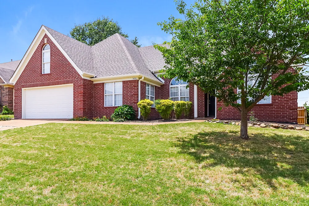 3 bed, 2.0 bath, 1739 sqft, $3,110 — Photo 3